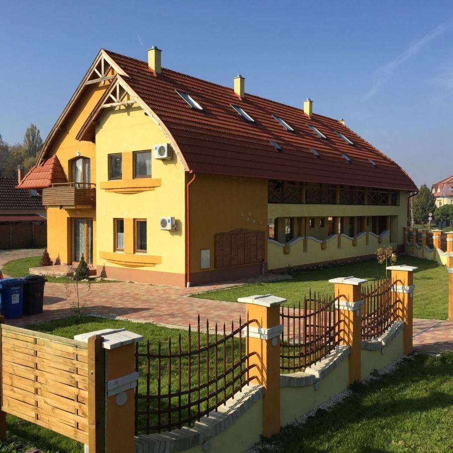 Tiborc Apartman Jula Exterior foto